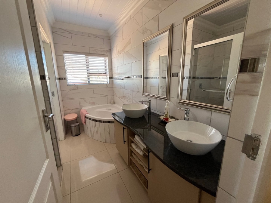 3 Bedroom Property for Sale in Outeniqua Strand Western Cape
